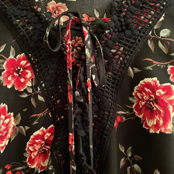 XHILERATION~RED FLORAL BLOUSE~NWOT~SM-M - Picture 7 of 7